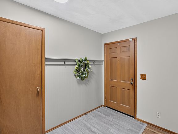 3rd image of 2733 N Dellrose Ave