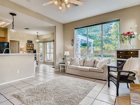 5th image of 17916 Holderness Ln