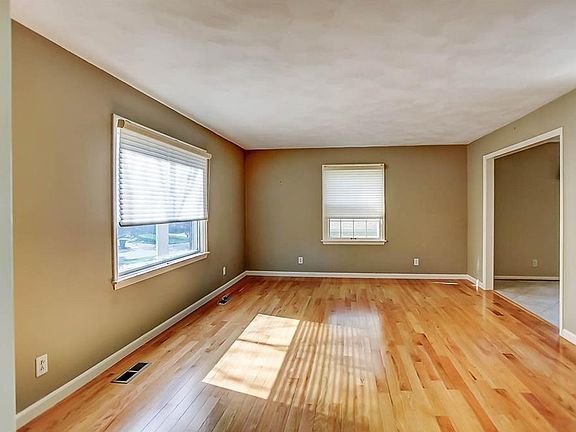 5th image of 5017 Jameswood Cir
