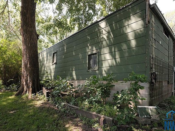 5th image of 411 2nd St NE