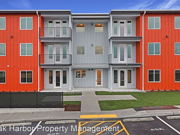 4th image of 435 SE Barrington Dr #302