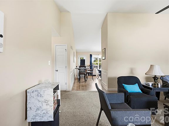 4th image of 5119 Hildreth Ct
