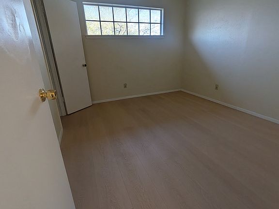 5th image of 2902 Meadow Park Dr