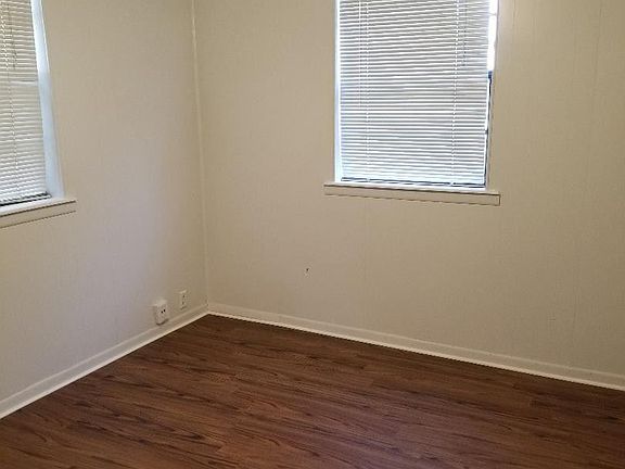 5th image of 3224 Silver Lake Dr