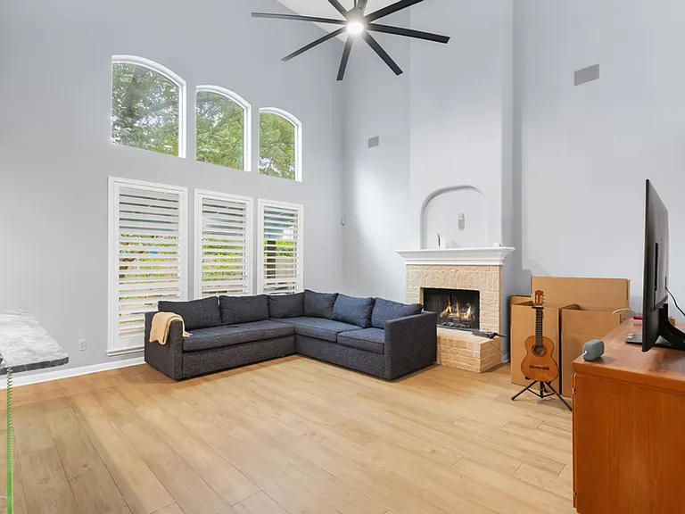 1318 Barton Crk — Photo 7