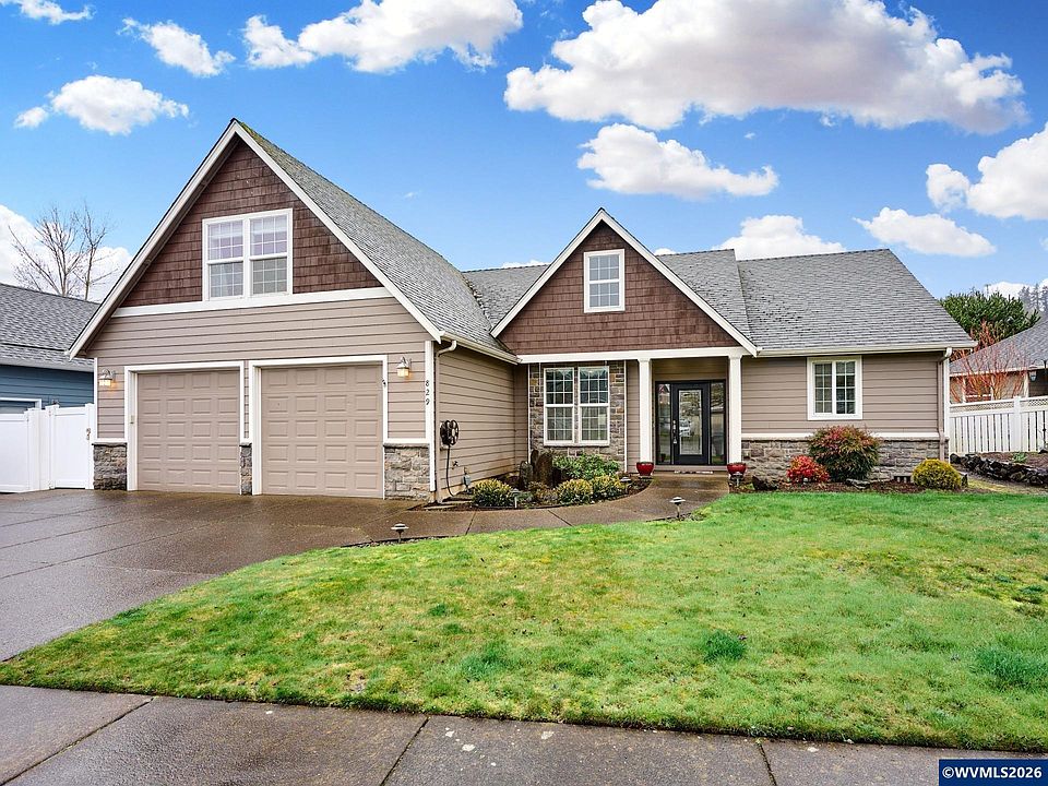 1st image of 829 Pioneer Dr
