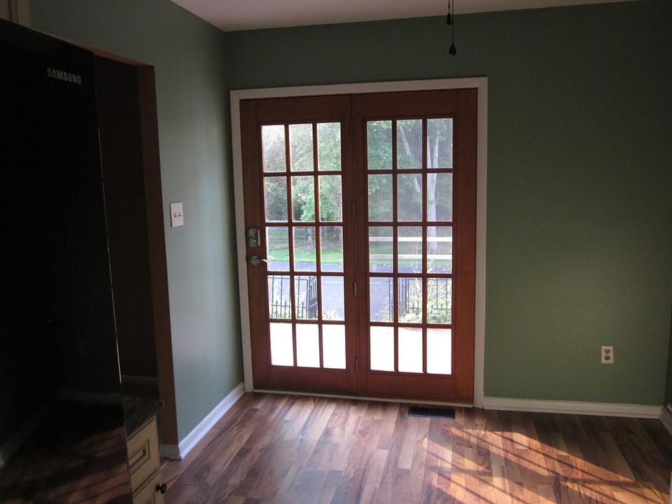 Kitchen Room Looking Porch