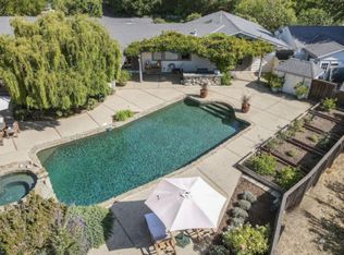 135 Meadowood Dr, Portola Valley, CA 94028