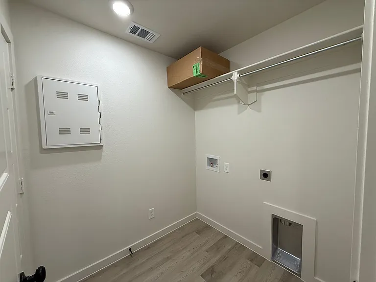 5526 Rice St — Photo 11