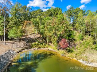 5741 Lake Pointe Dr, Hickory, NC 28630