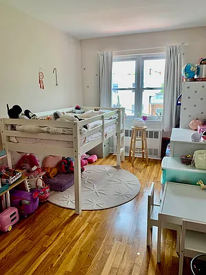 Rented by Halvatzis Realty | media 21