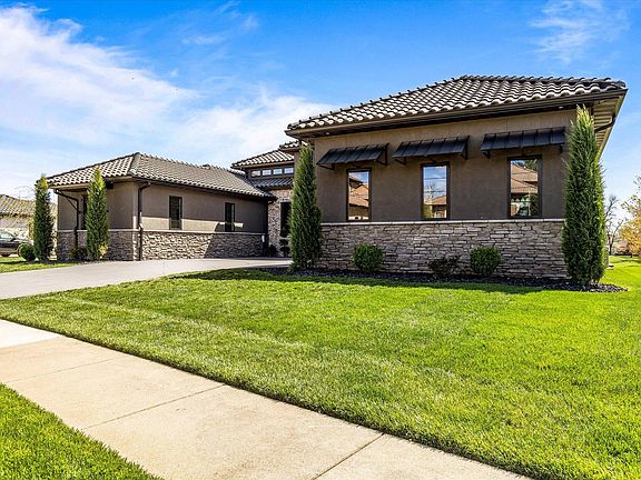4th image of 3810 E Knollwood Drive