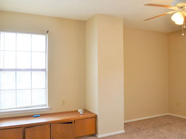 1251 Dallas Dr — Photo 8