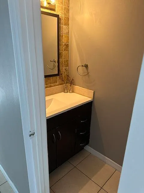 2 bed, 2.5 bath, 1062 sqft, $2,200 — Photo 4