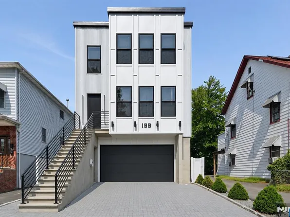 199 Park St, East Orange, NJ 07017