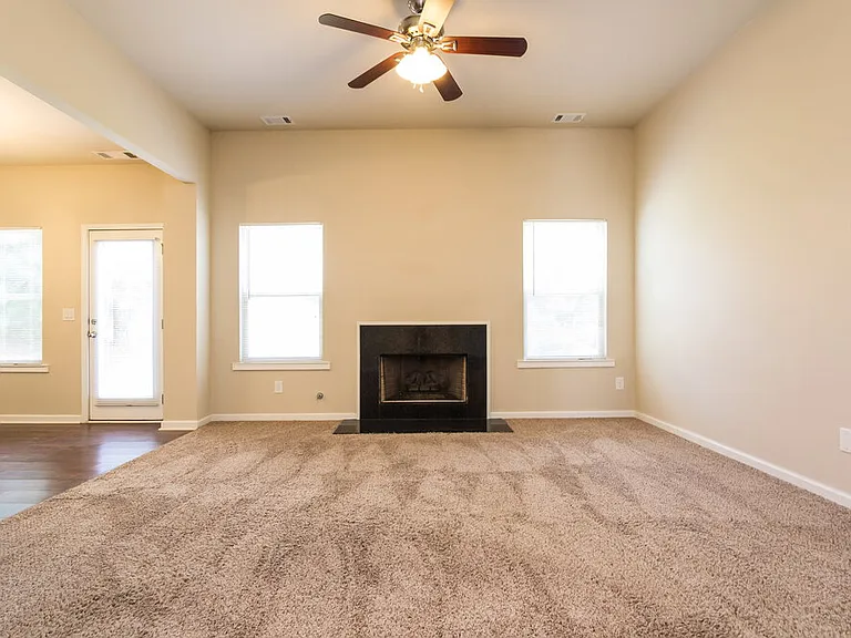 62 Prescott Dr — Photo 2