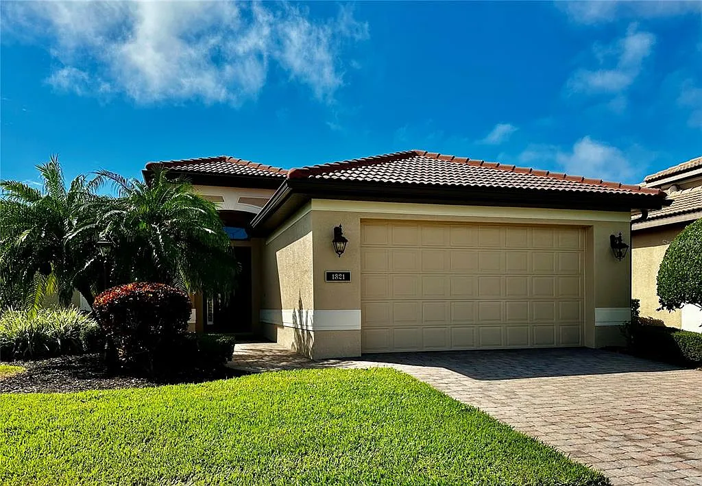 3 bed, 2.0 bath, 1990 sqft, $3,400 — Photo 2