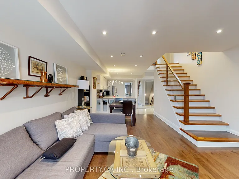 635 Christie St #UPPER — Photo 3