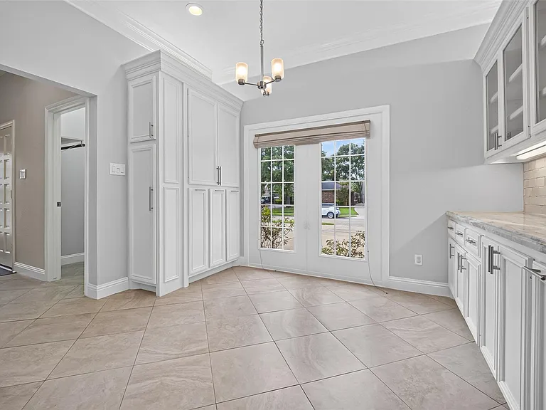 10310 Chevy Chase Dr — Photo 13