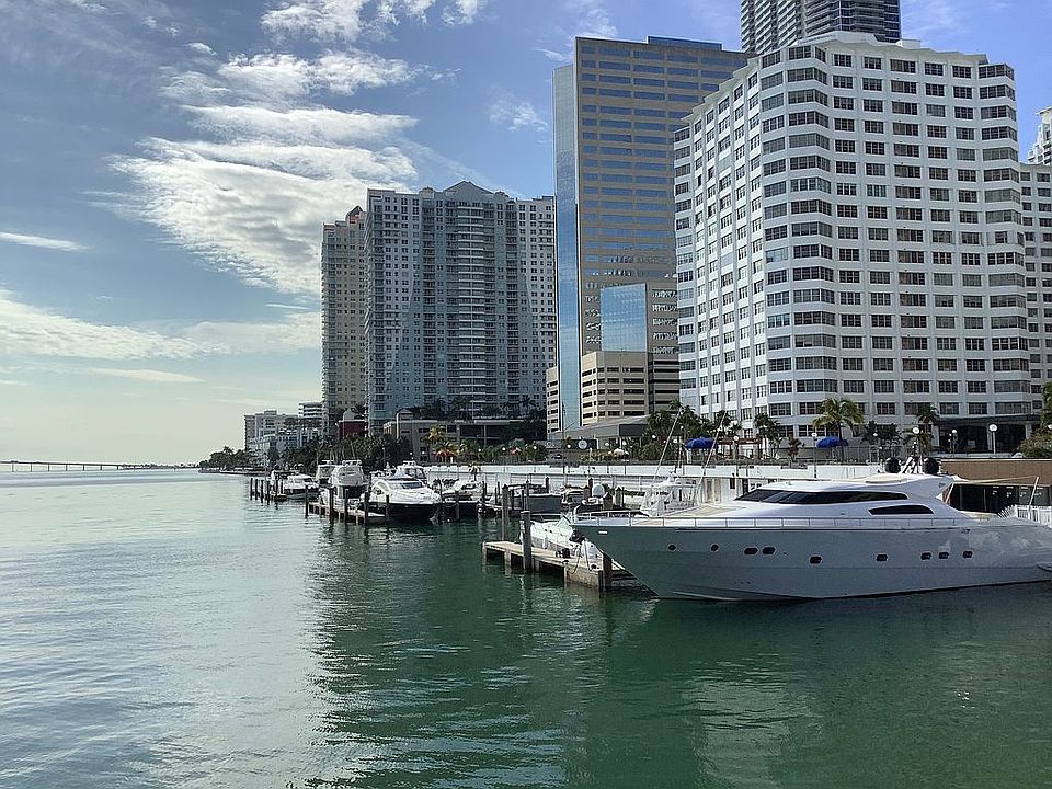 1st image of 905 Brickell Bay Dr APT 828