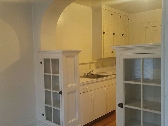 5th image of 2600 James St #22