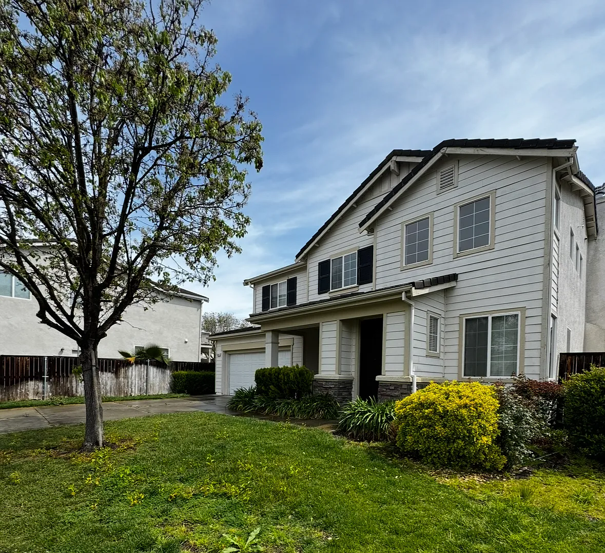 4 bed, 2.5 bath, 2154 sqft, $2,895 — Photo 1