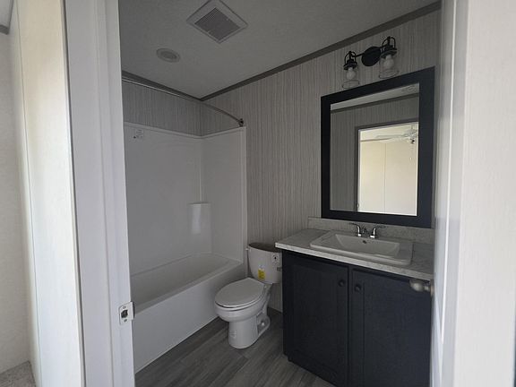 5th image of 246 C St SW #246