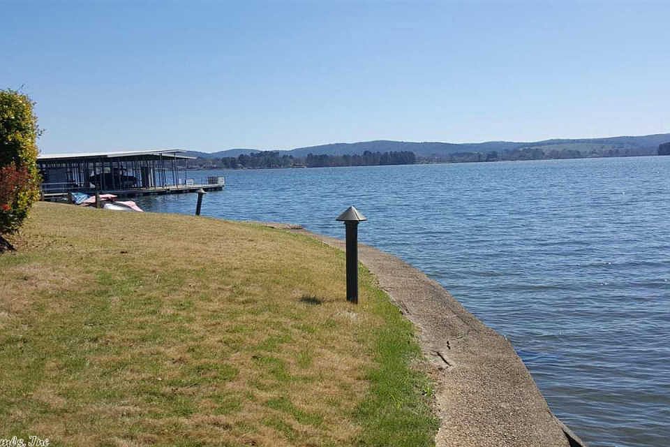 1st image of 304 Lookout Pt