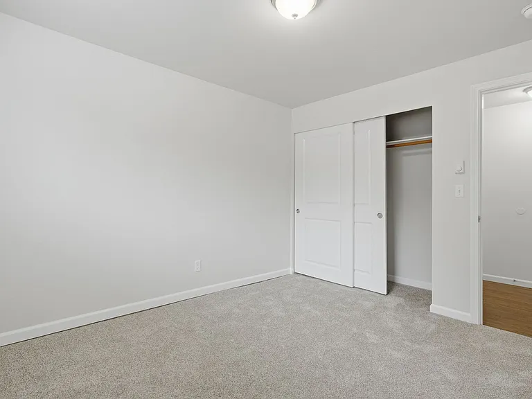 Green Acres Apartments — Photo 16