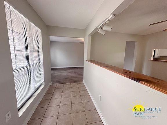 5th image of 400 Rosewood Dr