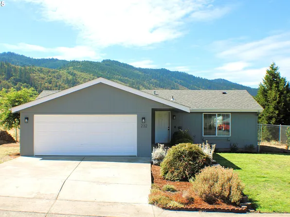 232 SE Cordelia Dr, Myrtle Creek, OR 97457
