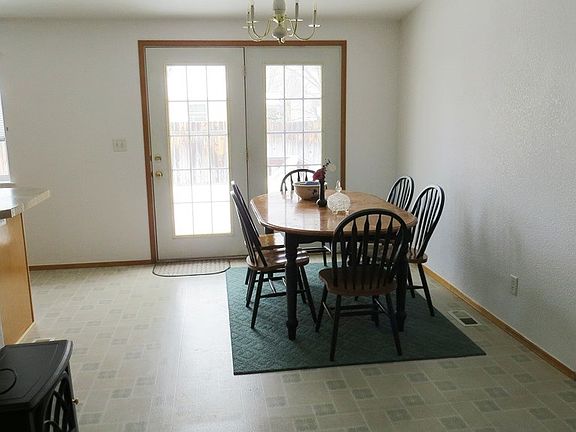 4th image of 615 Pinnacle Dr