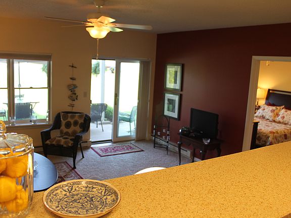 4th image of 1030 Lookout Dr