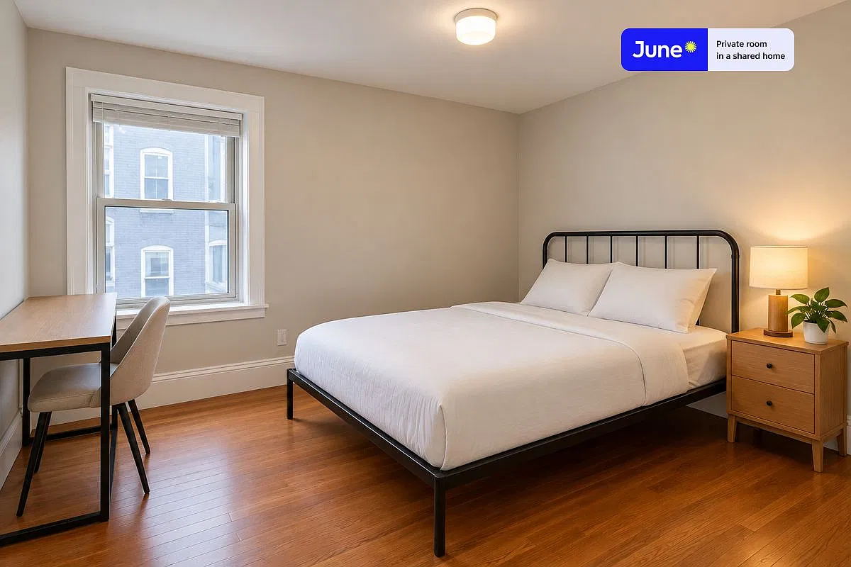 Queen bedroom in 4 bed/2 bath home in Brighton #368 C — Photo 1