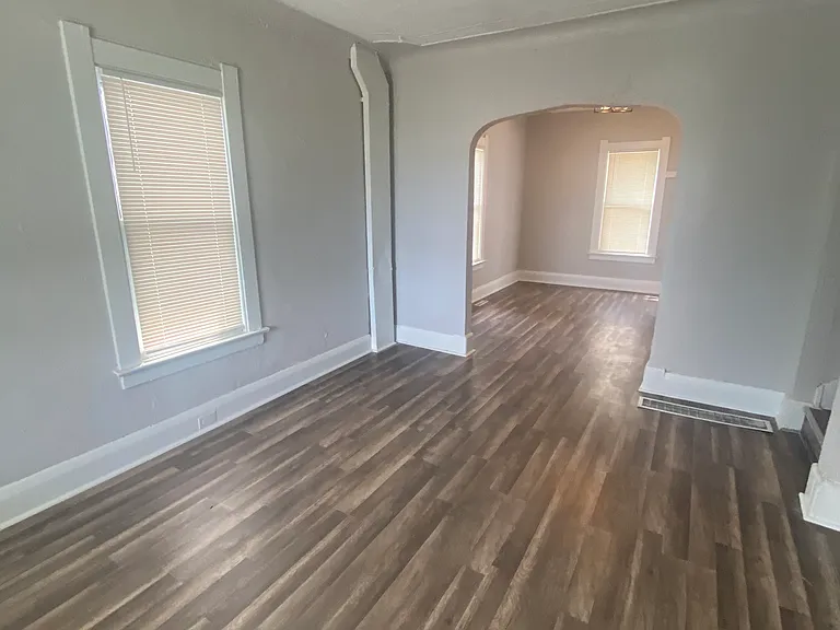 1049 King St — Photo 3