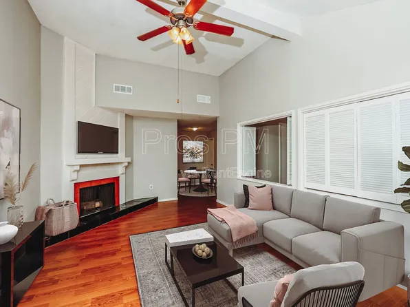 9696 Walnut St, Dallas, TX