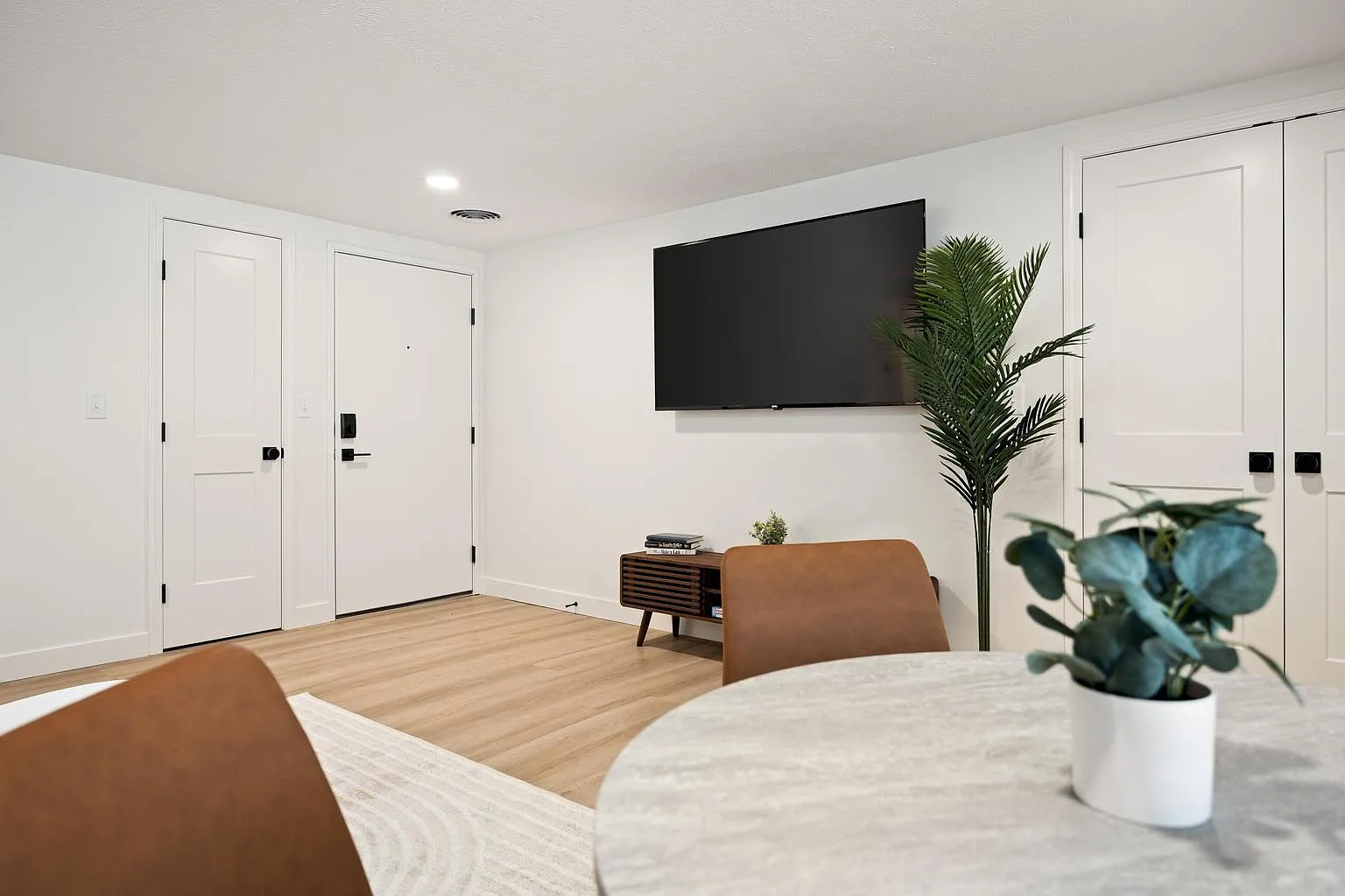 2 bed, 850 sqft, $1,799 — Photo 3