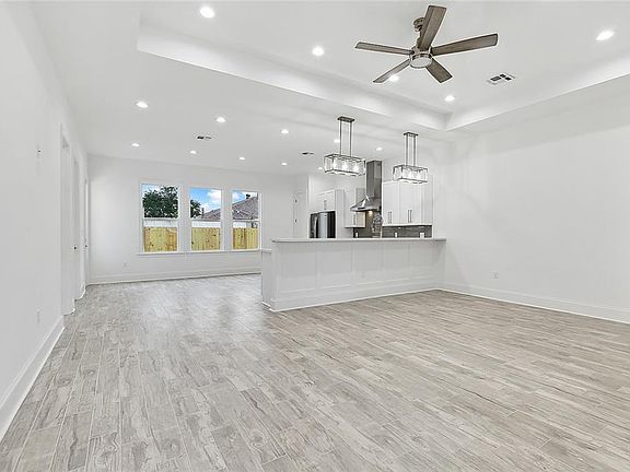3rd image of 187 Sugarpine Dr