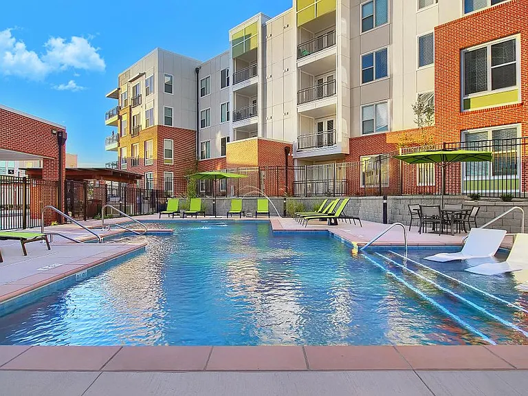 The Vue at Creve Coeur Apartments — Photo 11