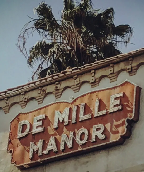 DE MILLE MANOR