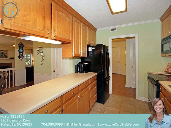5th image of 1501 Cameron Dr