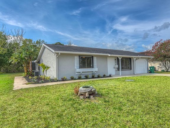4th image of 2266 SE Grand Dr