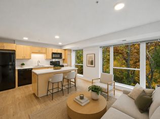 2840 Wayzata Blvd #304, Minneapolis, MN 55405