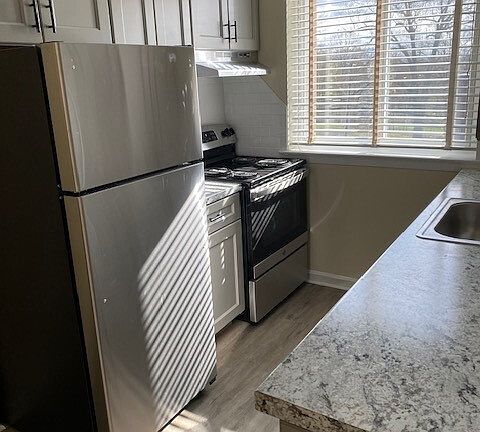3rd image of 2086-2090 Stanley St #10809972