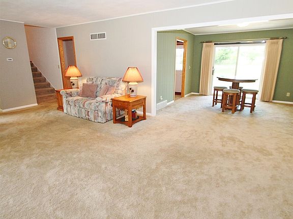 5th image of 10401 Geneva Dr