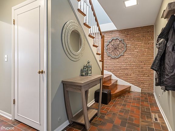 2nd image of 1865 Tanglewood Dr Unit D
