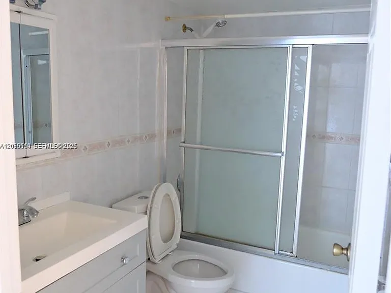 650 NE 149th St #505F — Photo 9