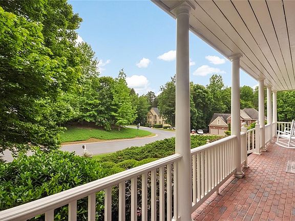 4th image of 785 Woodrow Dr