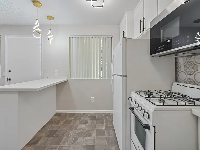 14420 Vista Real Apts — Photo 15
