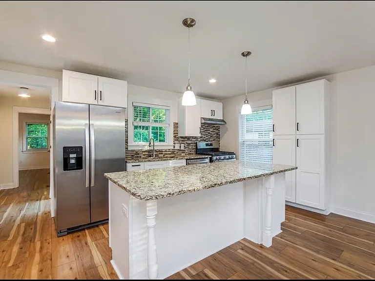 435 Lansing St — Photo 6
